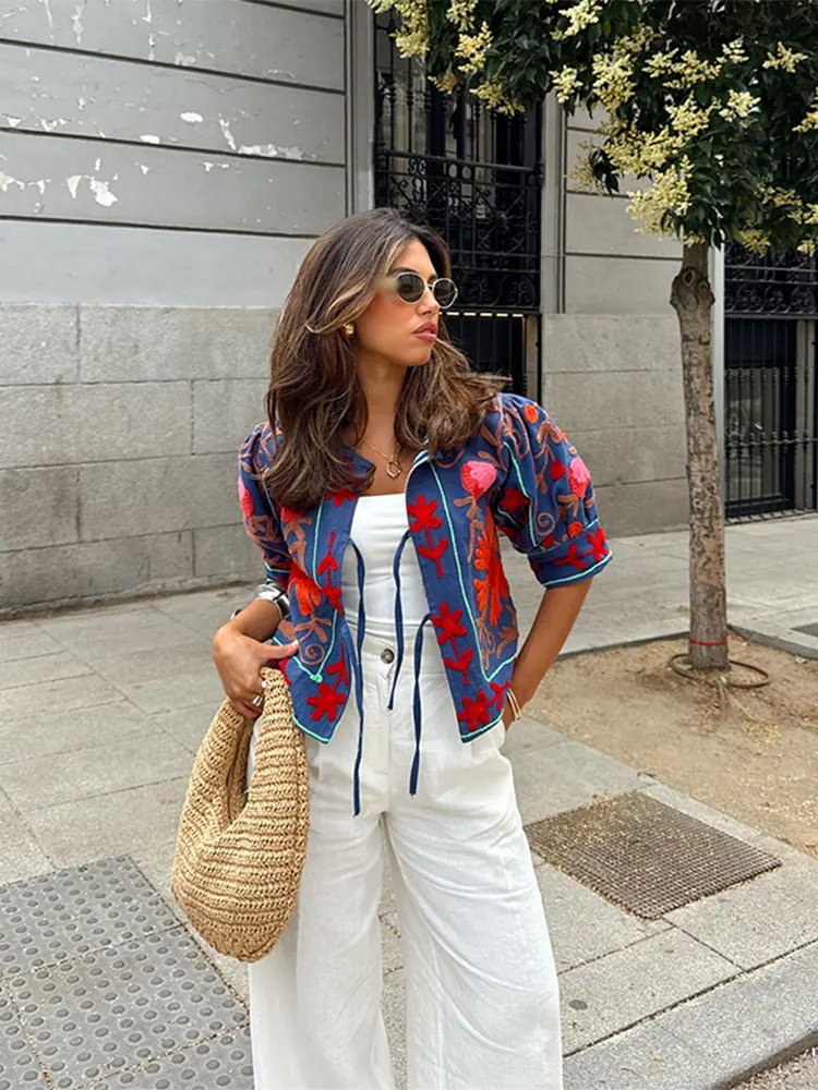 New 2024 Autumn Embroidered Printed O-neck Jacket Women Lace Up Puff Half Sleeves Short Coats Lady High Streetwear Jackets
New 2024 Autumn Embroidered Printed O-neck Jacket Women Lace Up Puff Half Sleeves Short Coats Lady High Streetwear Jackets