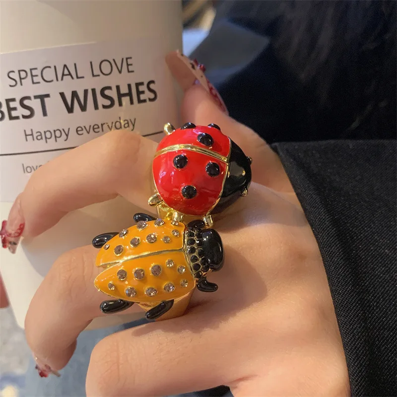 Vintage Enamel Rhinestone Insect Ring Colorful Cute Butterfly Beetle Punk Y2K Jewelry for Women Accessories Party Gift
Vintage Enamel Rhinestone Insect Ring Colorful Cute Butterfly Beetle Punk Y2K Jewelry for Women Accessories Party Gift