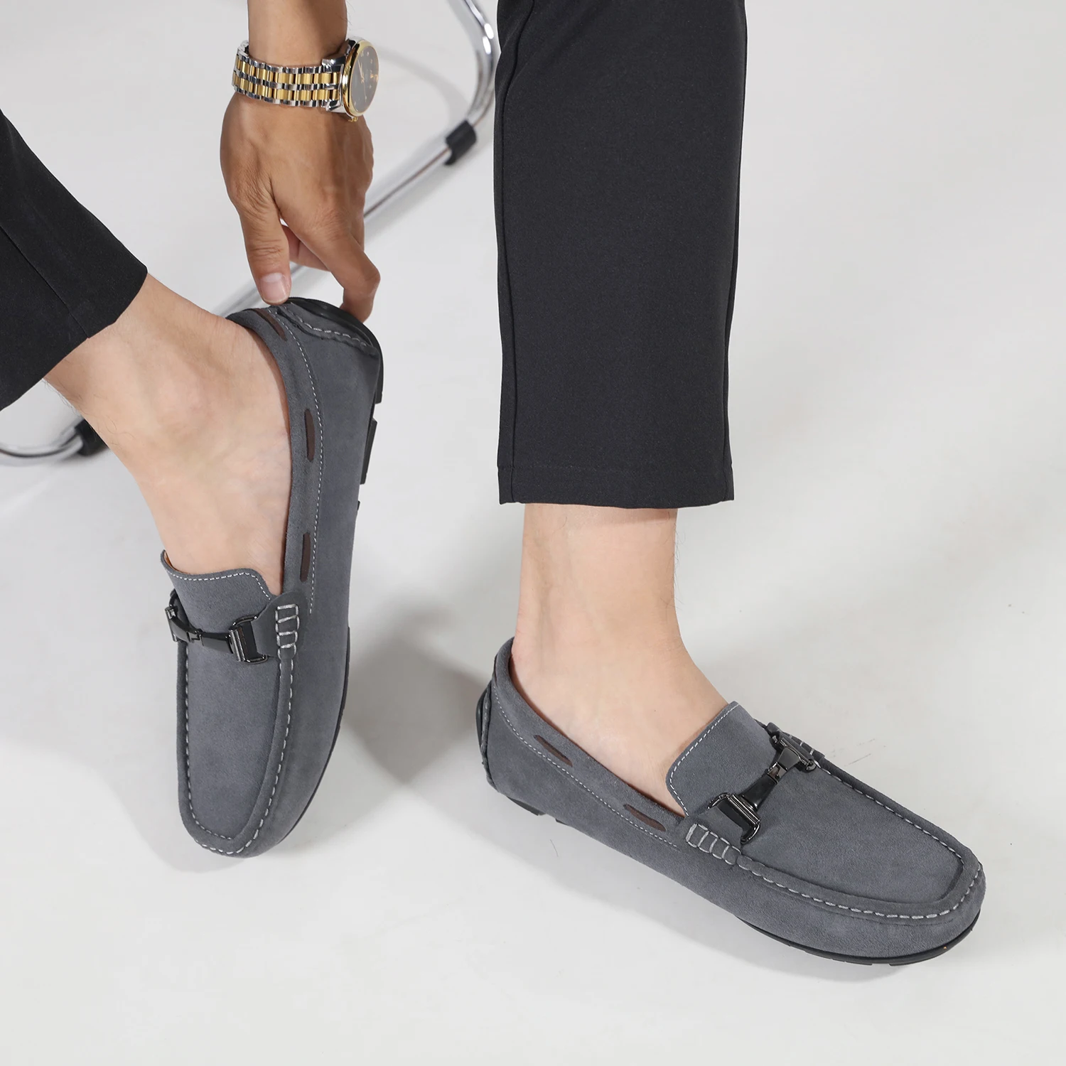Designer Suede Leather Men Business Boat Shoes Comfortable Soft Men Loafers Moccasins Versatile Fashion Driving Shoes Size 38-46
Designer Suede Leather Men Business Boat Shoes Comfortable Soft Men Loafers Moccasins Versatile Fashion Driving Shoes Size 38-46