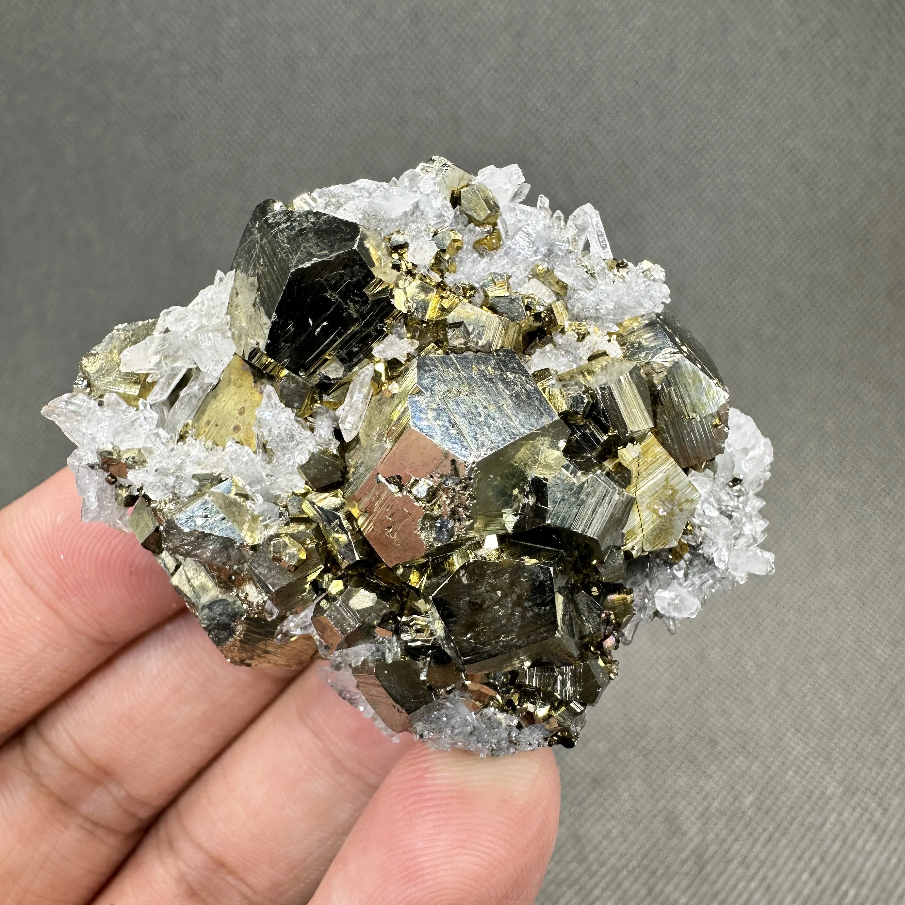 79 г натурального мьянманского пирита Додекаэдрона и кристаллов, симбиотический минеральный образец + целебные кристаллы кварца и камни, камни
79 г натурального мьянманского пирита Додекаэдрона и кристаллов, симбиотический минеральный образец + целебные кристаллы кварца и камни, камни