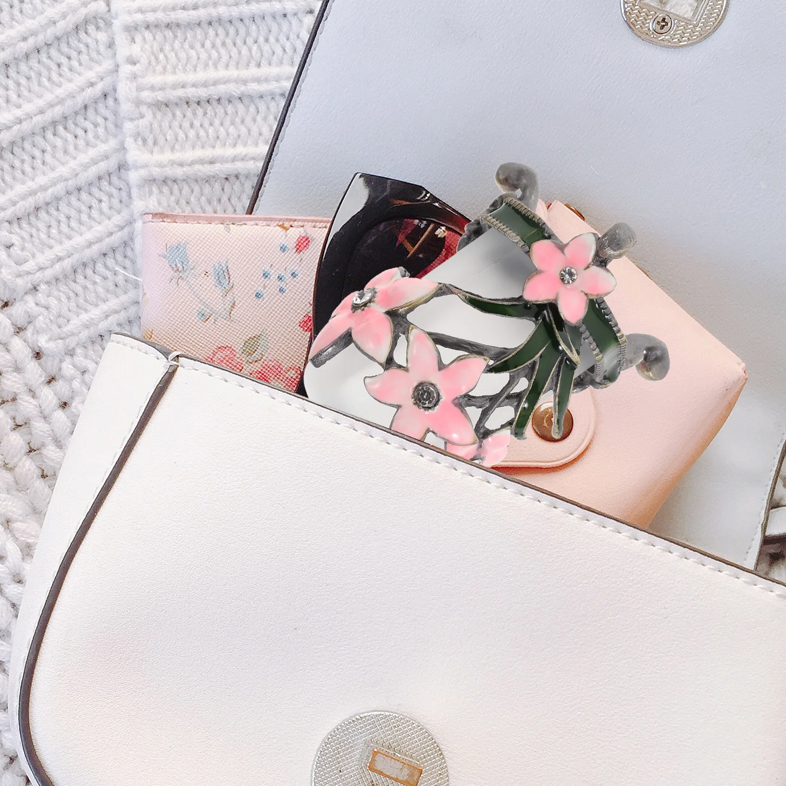 Exotic Style Glass Perfume Bottle Middle Eastern Design Refillable Essential Oil Holder Small Vintage Perfume Storage Bottle
Exotic Style Glass Perfume Bottle Middle Eastern Design Refillable Essential Oil Holder Small Vintage Perfume Storage Bottle