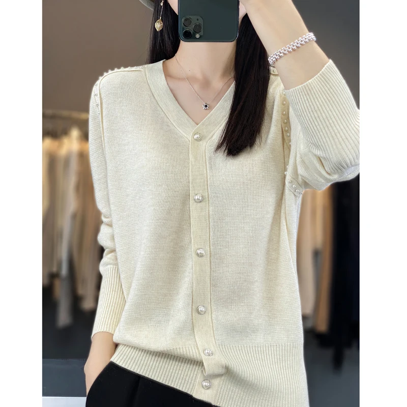 Women's Cardigan Sweater V-neck Spring And Autumn Knitted Cashmere Cardigan Solid Color Single Breasted Women's Sweater Coat
Women's Cardigan Sweater V-neck Spring And Autumn Knitted Cashmere Cardigan Solid Color Single Breasted Women's Sweater Coat