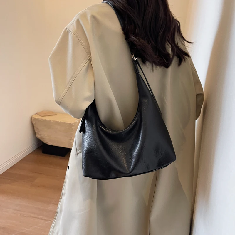 Classic Fashion Versatile PU Leather Ladies Single Shoulder Crossbody Bag Outdoor New Commuter Large Capacity Storage Tote Bags
Classic Fashion Versatile PU Leather Ladies Single Shoulder Crossbody Bag Outdoor New Commuter Large Capacity Storage Tote Bags