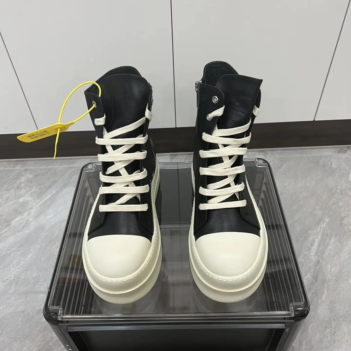 Brand Luxury Casual Platform Shoes Men Thick-Soled Black Woman's High Top Genuine Leather Sneaker Trendy Outdoor Flat Ankle Boot
Brand Luxury Casual Platform Shoes Men Thick-Soled Black Woman's High Top Genuine Leather Sneaker Trendy Outdoor Flat Ankle Boot