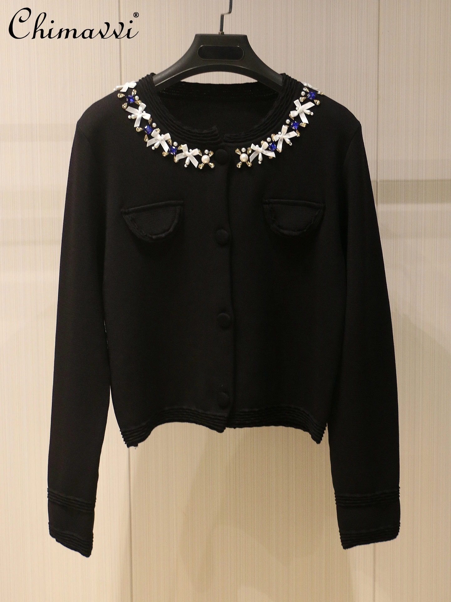 2025 Autumn New French Fashion Knitted Cardigan for Women Heavy Long Sleeve Short Round Neck Long Sleeve Black Sweater Coat Top
2025 Autumn New French Fashion Knitted Cardigan for Women Heavy Long Sleeve Short Round Neck Long Sleeve Black Sweater Coat Top