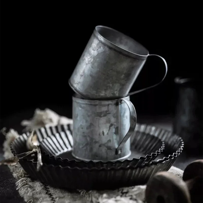 Retro Home Decoration Storage Hand Iron Cup, Round Iron Cup, INS Wind Plate, Still Life, Shooting Props
Retro Home Decoration Storage Hand Iron Cup, Round Iron Cup, INS Wind Plate, Still Life, Shooting Props