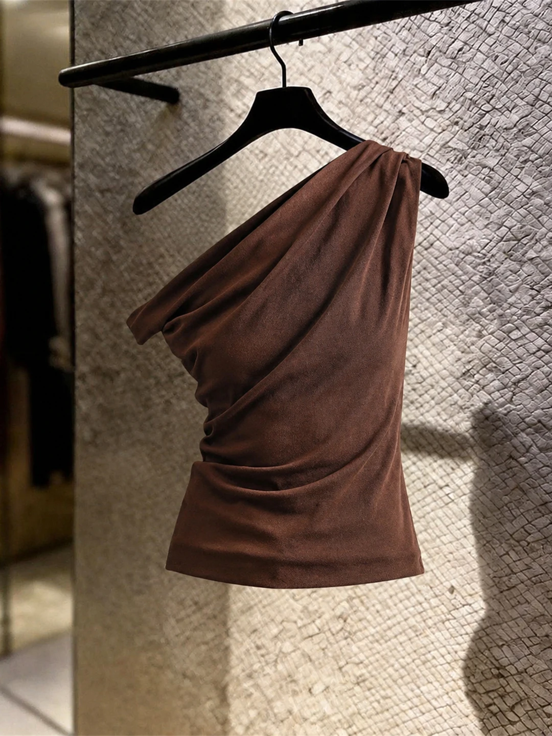 Asymmetric Shoulder Design Summer Silk Tank Top Women's Sleeveless Base Shirt Commute Style Slim Fit Korean Version Base Shirt
Asymmetric Shoulder Design Summer Silk Tank Top Women's Sleeveless Base Shirt Commute Style Slim Fit Korean Version Base Shirt
