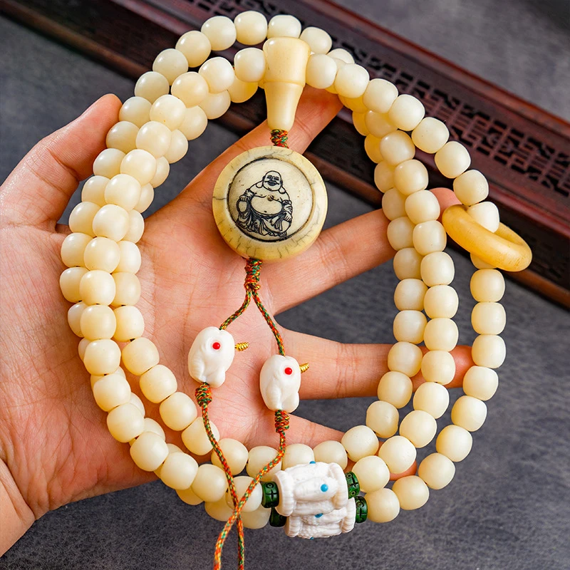 Camel bone and cow bone round beads, oil-coated abacus charm, fortune ram horn pendant, hammered plain tag, 108 Buddhist beads
Camel bone and cow bone round beads, oil-coated abacus charm, fortune ram horn pendant, hammered plain tag, 108 Buddhist beads