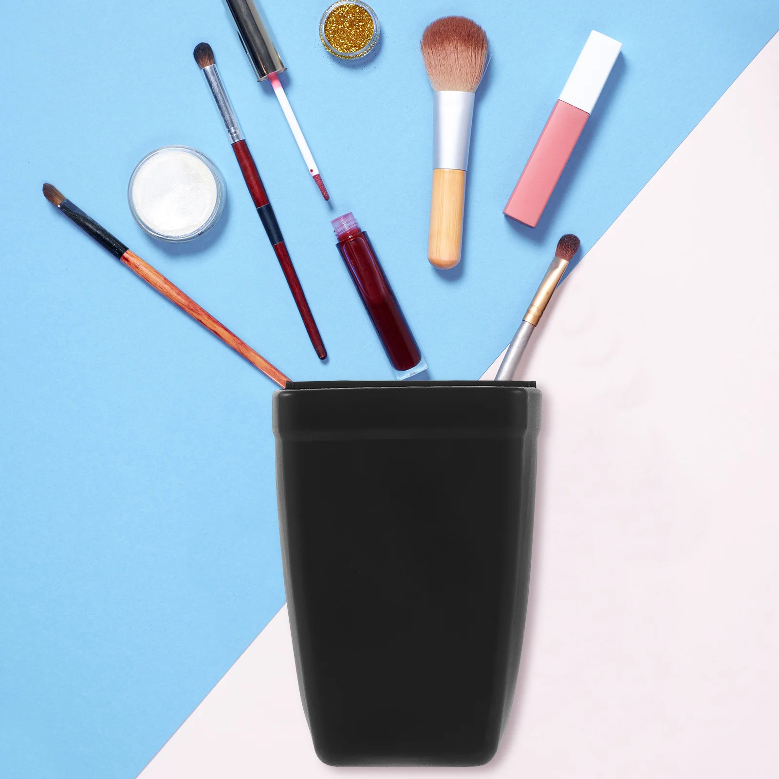 Stylish Silicone Makeup Brush Holder with Suction Base for Curling Iron Flat Iron Bathroom Storage Hair Dryer Holder
Stylish Silicone Makeup Brush Holder with Suction Base for Curling Iron Flat Iron Bathroom Storage Hair Dryer Holder