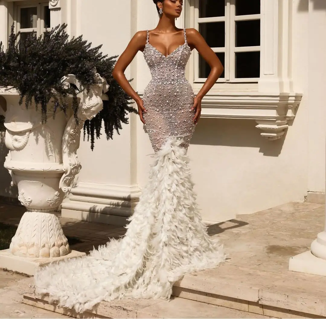 Sexy Mermaid Evening Dress Sleeveless V Neck Gowns Straps Sequins Appliques 3D Lace Pearls Feather Train Prom Dresses Customized
Sexy Mermaid Evening Dress Sleeveless V Neck Gowns Straps Sequins Appliques 3D Lace Pearls Feather Train Prom Dresses Customized