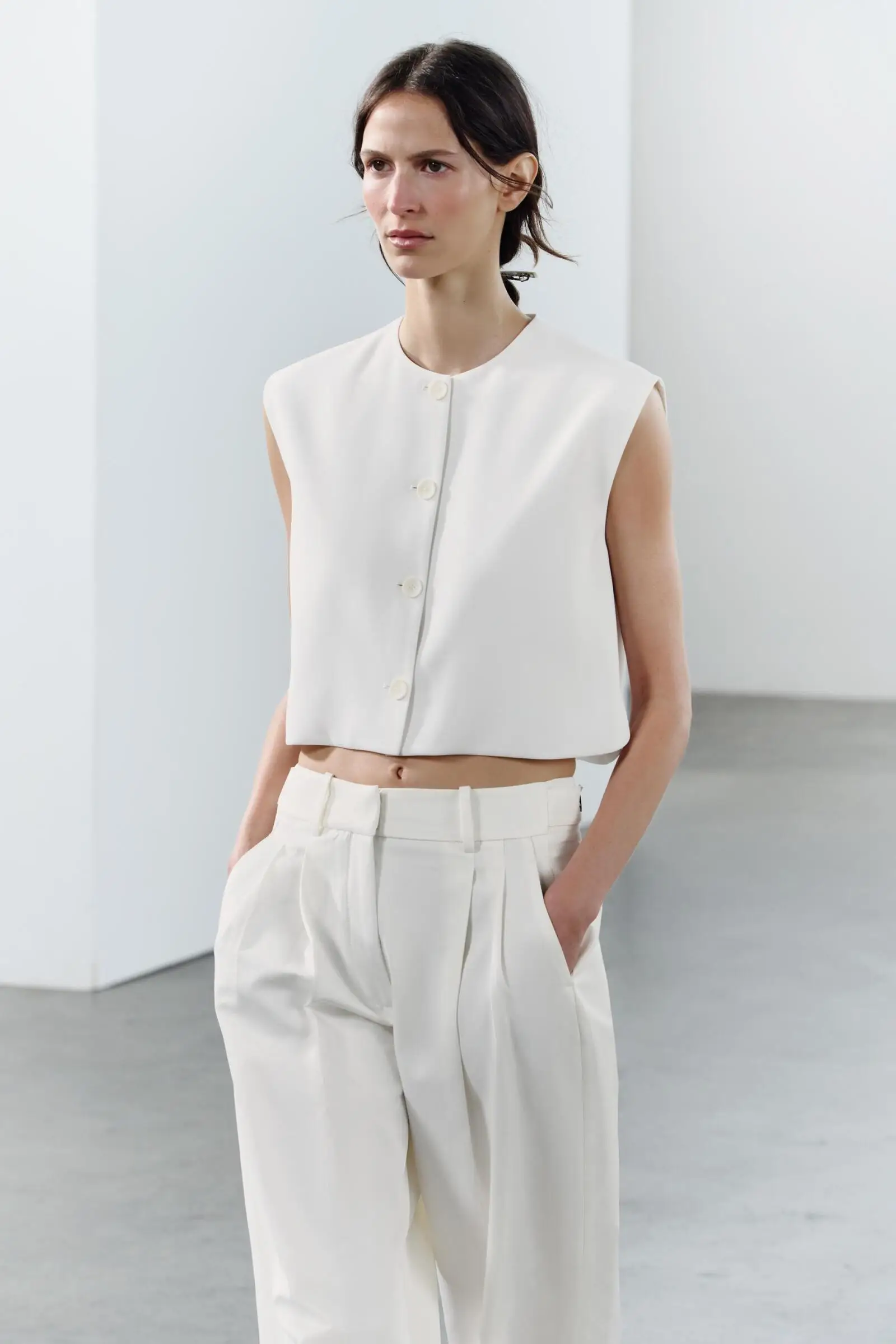 Women's Slim Fit ort Top round Ne Svel Vest Sle Button Decoration New Summer Faion 2024 Pure Color Commute
Women's Slim Fit ort Top round Ne Svel Vest Sle Button Decoration New Summer Faion 2024 Pure Color Commute