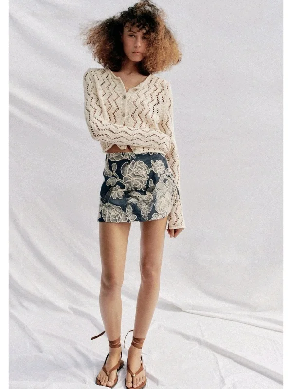 Summer Women's Casual Style Zipper Color Block Flower Embroidery A-Line Skirt Pants Standard Fit Polyester Fiber Skirt
Summer Women's Casual Style Zipper Color Block Flower Embroidery A-Line Skirt Pants Standard Fit Polyester Fiber Skirt
