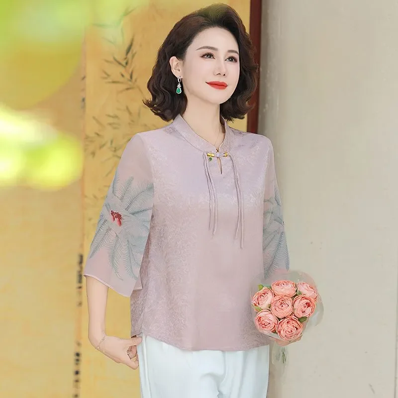 Женская хлопковая футболка с вышивкой, короткий рукав, круглый вырез, летняя новинка, свободный крой, скрывающая живот, для женщин среднего возраста, в литературном стиле
Женская хлопковая футболка с вышивкой, короткий рукав, круглый вырез, летняя новинка, свободный крой, скрывающая живот, для женщин среднего возраста, в литературном стиле