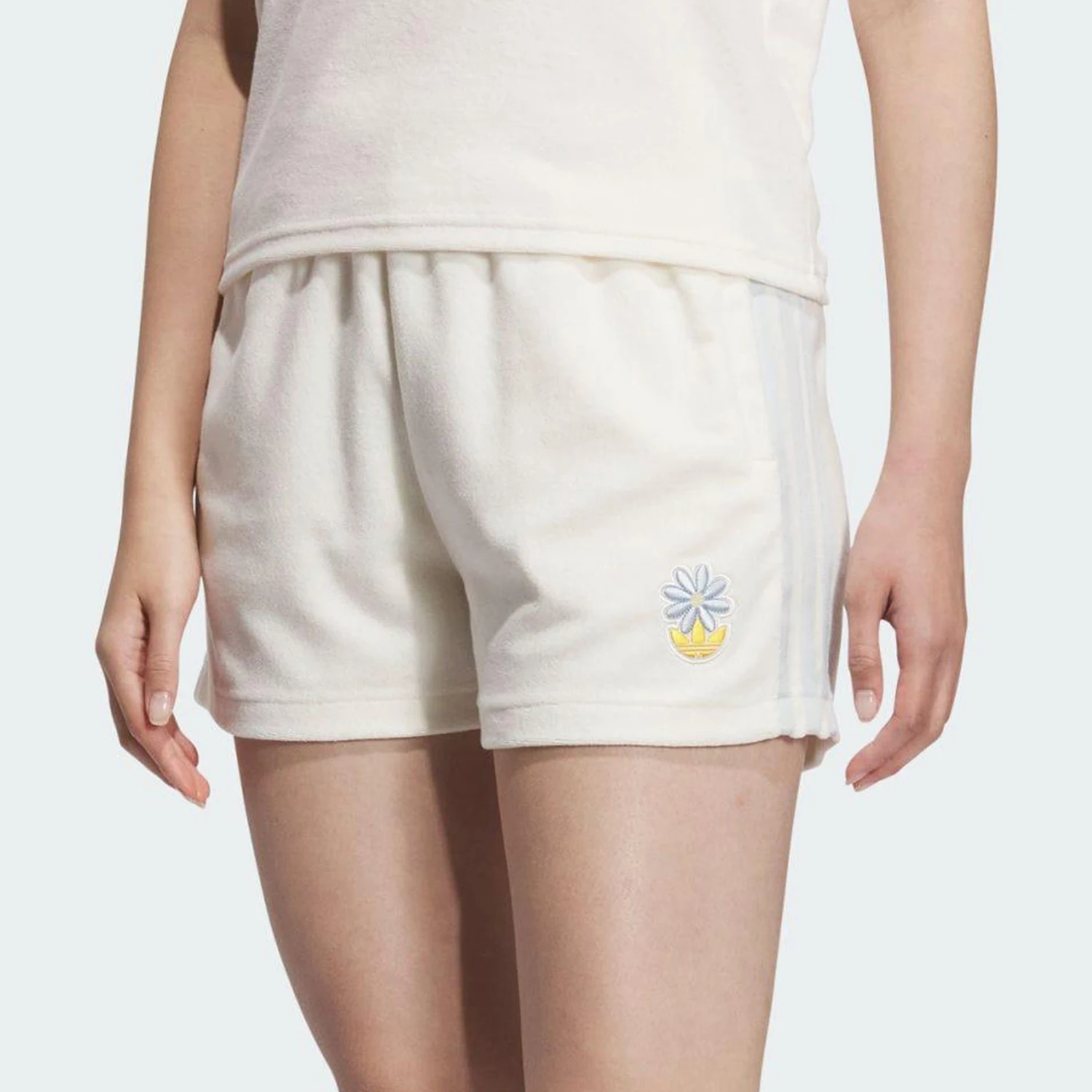 Adidas Genuine Originals Women's Striped Breathable Daisy Shorts KE5079
Adidas Genuine Originals Women's Striped Breathable Daisy Shorts KE5079
