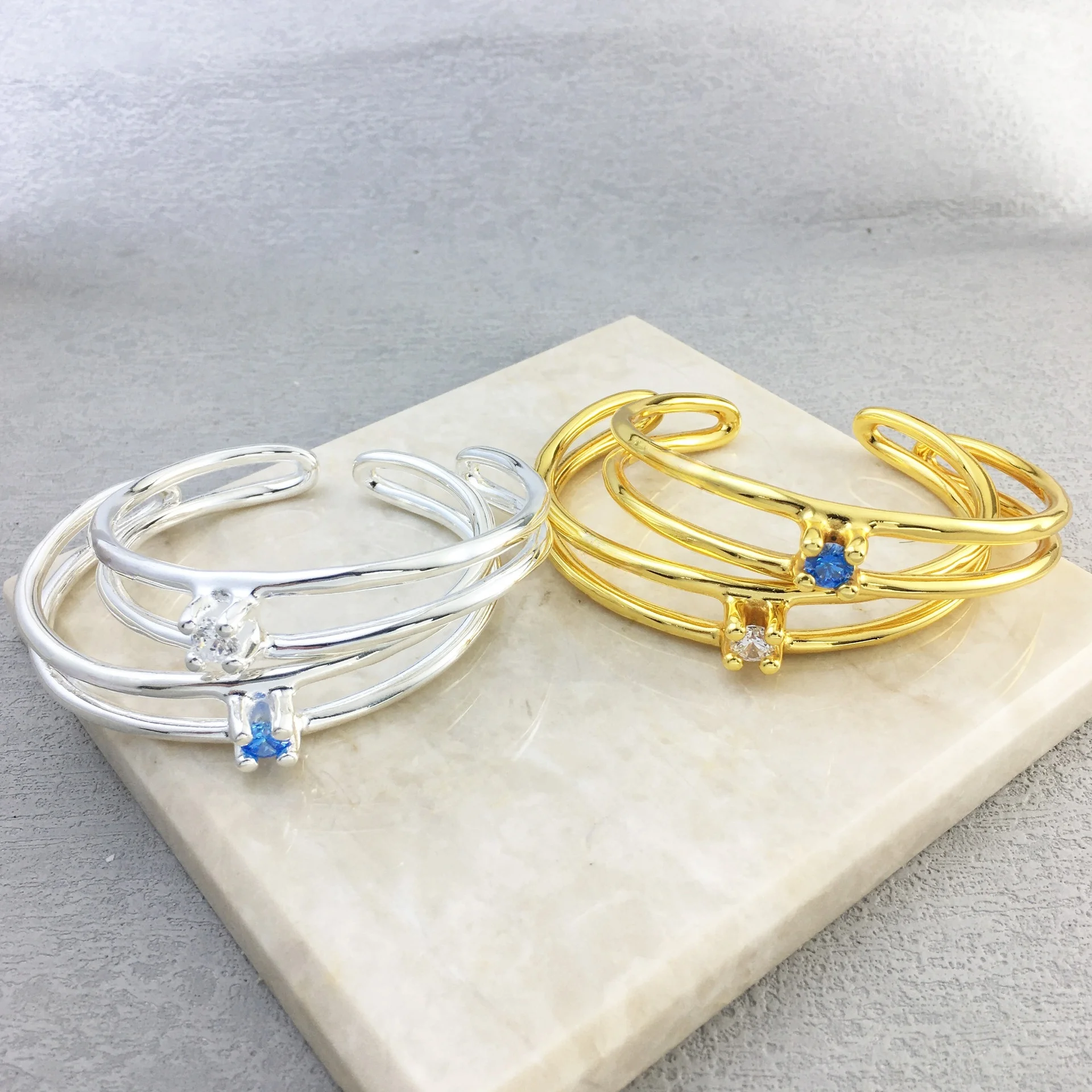 2025 Summer Hot Selling Dazzling Colorful Four Claw Zirconia Gold Silver Hollow Line Bracelet Women's Accessories Surprise Gift
2025 Summer Hot Selling Dazzling Colorful Four Claw Zirconia Gold Silver Hollow Line Bracelet Women's Accessories Surprise Gift