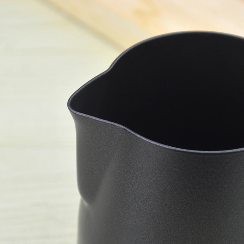 600ml Eco-Friendly Stainless Steel Milk Frothing Pitcher Smooth Handle Coffee Creamer Latte Art Cup for Cappuccino Macchiato
600ml Eco-Friendly Stainless Steel Milk Frothing Pitcher Smooth Handle Coffee Creamer Latte Art Cup for Cappuccino Macchiato