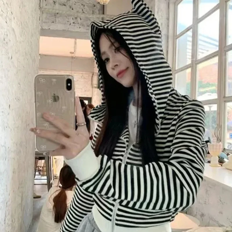 Korean Cute Striped Hooded Sweatshirt Women Zipper Slim Devil Jacket Long Sleeve Street Harajuku Y2K Casual Spring Fall Top
Korean Cute Striped Hooded Sweatshirt Women Zipper Slim Devil Jacket Long Sleeve Street Harajuku Y2K Casual Spring Fall Top