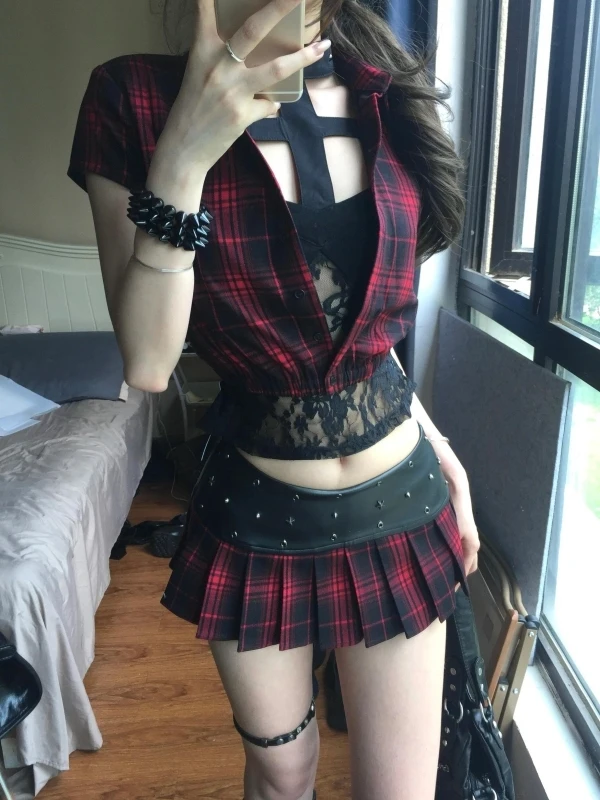 Dark Culture Spicy Plaid Short Sleeve Jacket Cross Necklace Waist Cinched Pleated Skirt Set Women's Fashion Summer Outfit
Dark Culture Spicy Plaid Short Sleeve Jacket Cross Necklace Waist Cinched Pleated Skirt Set Women's Fashion Summer Outfit
