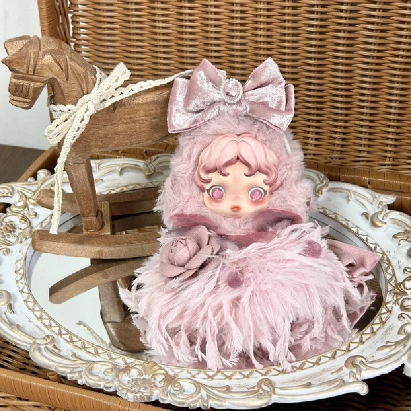 Gaozhiyuan SKULLPANDA series 17cm Lablebu universal baby dress with soft rose fabric. Only baby dress and headgear are original.
Gaozhiyuan SKULLPANDA series 17cm Lablebu universal baby dress with soft rose fabric. Only baby dress and headgear are original.