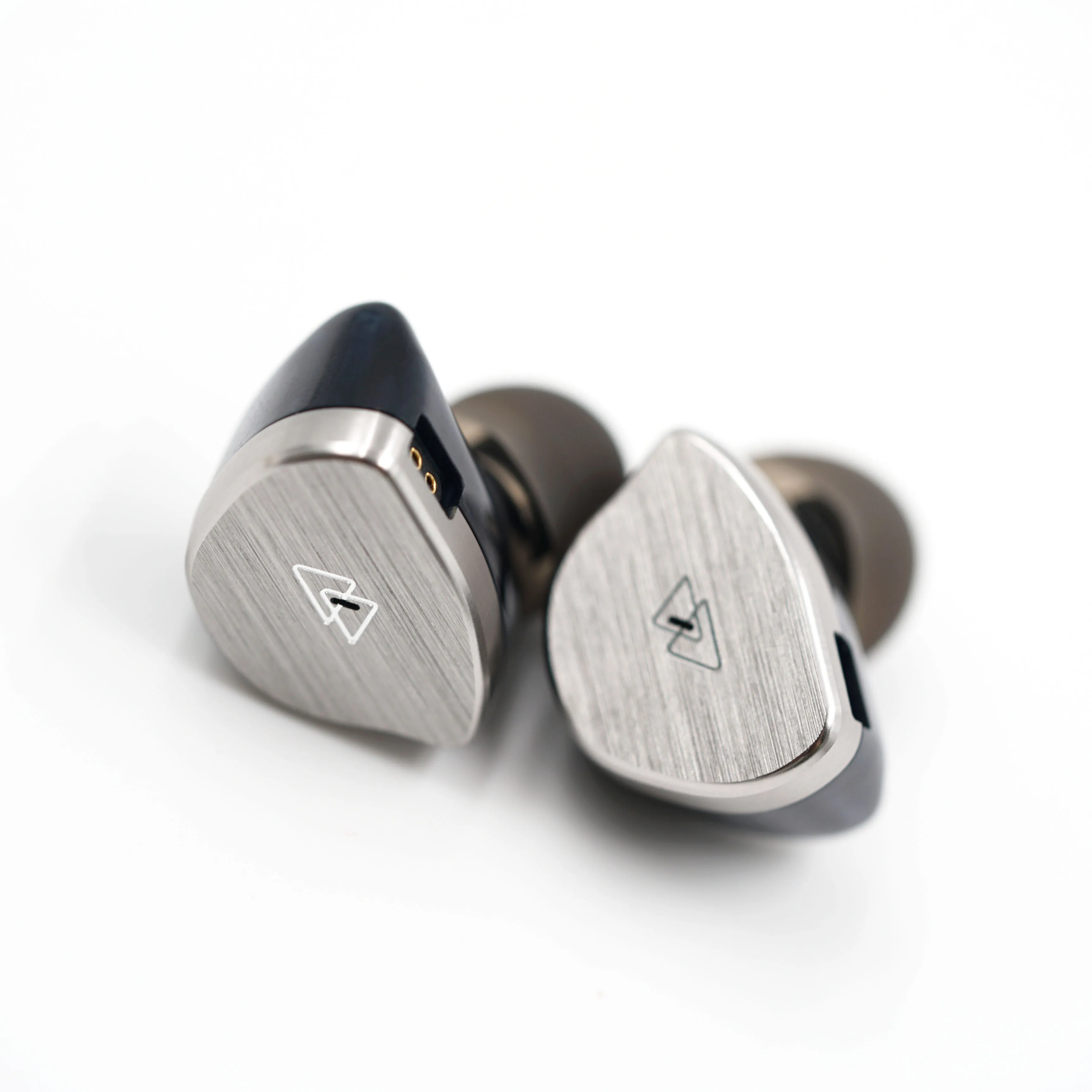 BQEYZ BQ10 12mm PET Dynamic Driver in-Ear Earphones HiFi Wired IEM Gaming Earbuds 0.78mm 2Pin Detachable Silver-plated OFC Cable
BQEYZ BQ10 12mm PET Dynamic Driver in-Ear Earphones HiFi Wired IEM Gaming Earbuds 0.78mm 2Pin Detachable Silver-plated OFC Cable