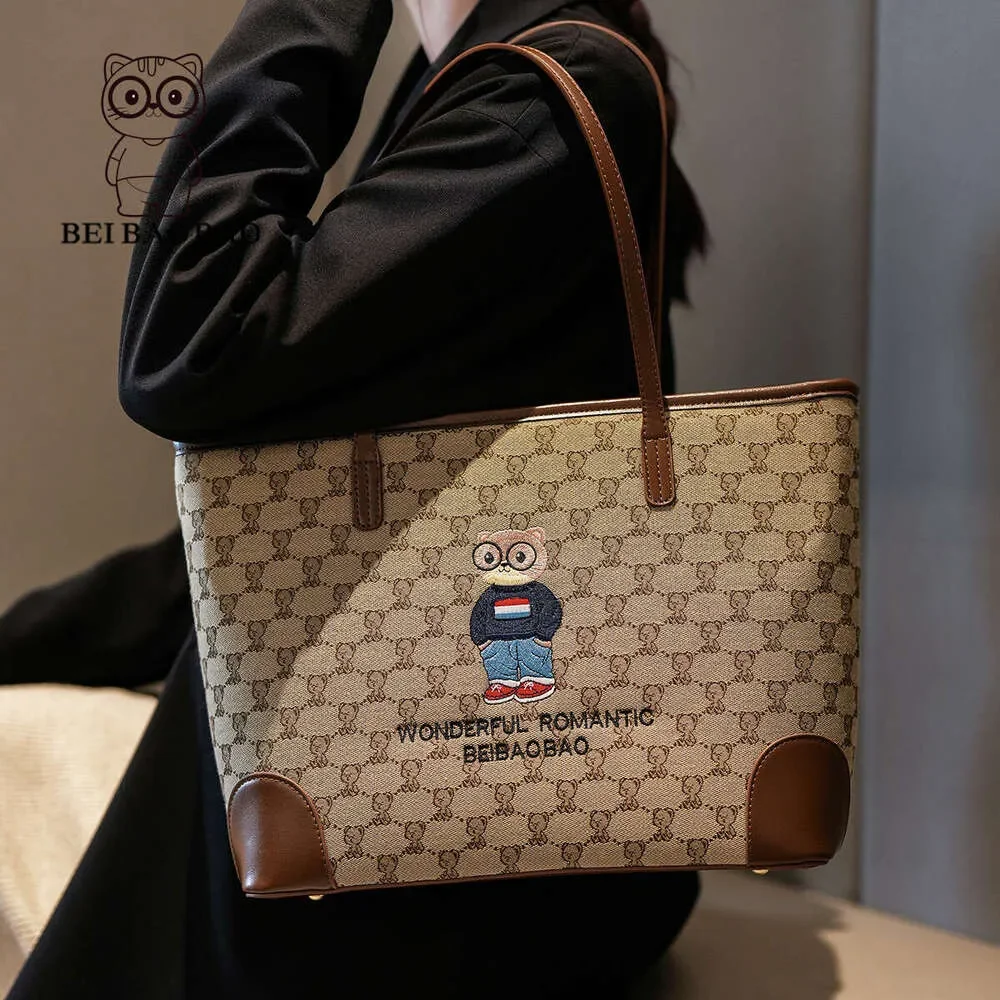 Designer Shoulder Tote Bag Crossbody Luxury Bag Beibaobao Embroidery Bear Purse New Tide Fashion Chain Wide Strap Shoulder Bag H
Designer Shoulder Tote Bag Crossbody Luxury Bag Beibaobao Embroidery Bear Purse New Tide Fashion Chain Wide Strap Shoulder Bag H