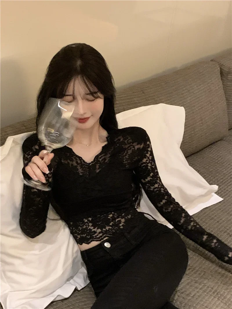 Crop Tops Blouses For Women V-neck Long Sleeve Tunic Temperament Shirts 2025 Blusas Mujer De Moda Sexy Lace Summer Chic Blouse
Crop Tops Blouses For Women V-neck Long Sleeve Tunic Temperament Shirts 2025 Blusas Mujer De Moda Sexy Lace Summer Chic Blouse