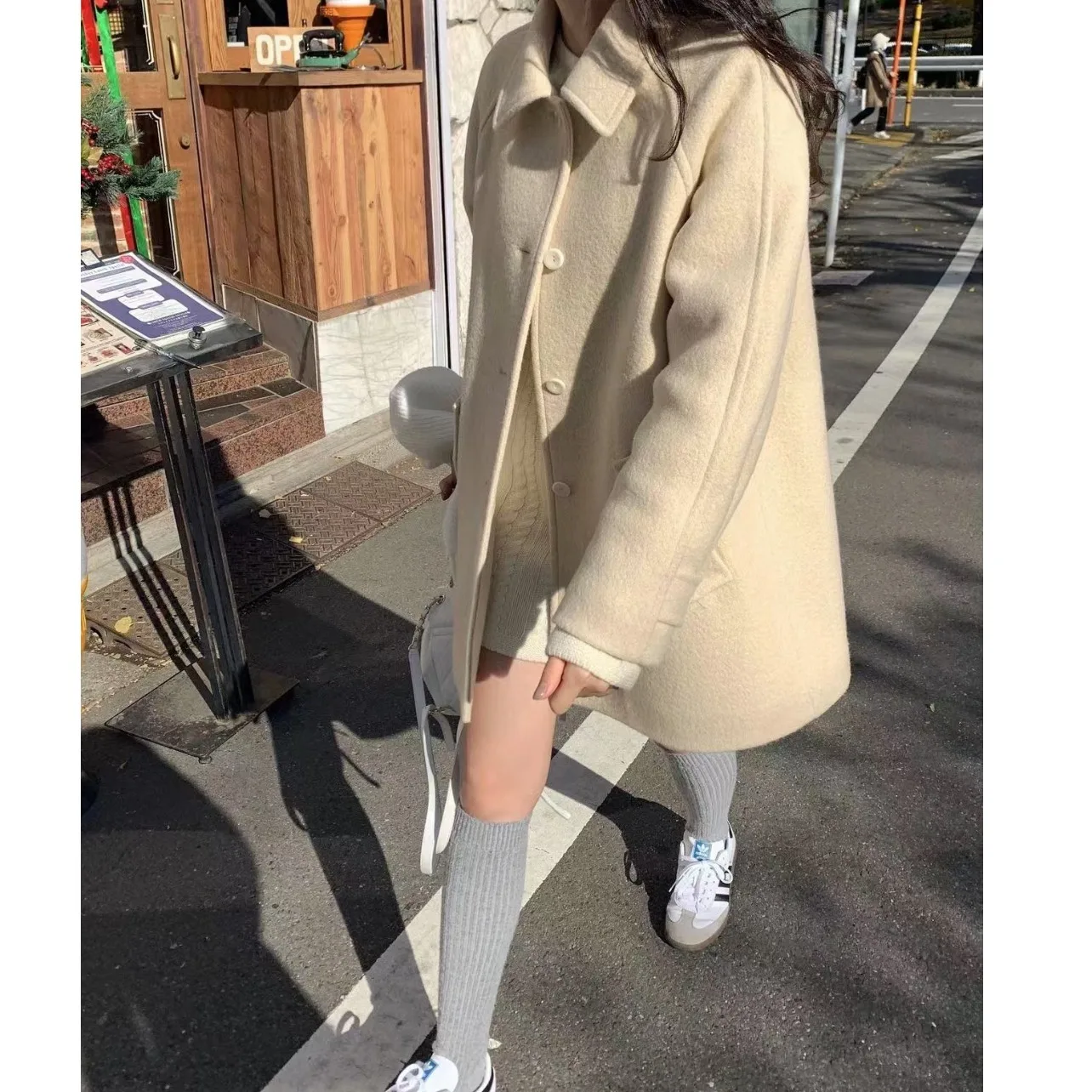 Chic Winter New Vintage Button Simple Slimming Woolen Coat Long Sve Doll Collar Insert oulder Sve Pure Color Polyeste...
Chic Winter New Vintage Button Simple Slimming Woolen Coat Long Sve Doll Collar Insert oulder Sve Pure Color Polyeste...