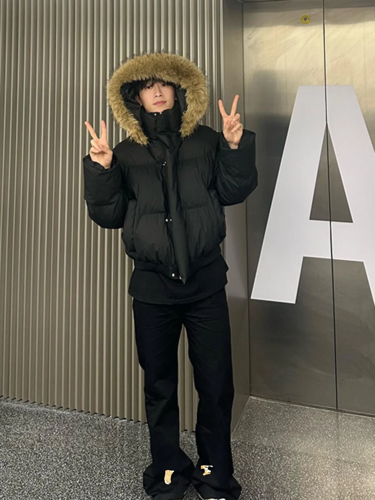 Мужская зимняя куртка с отстегивающимся меховым воротником, утепленная пухом и хлопком, в американском стиле, с капюшоном, Cleanfit, верхняя одежда
Мужская зимняя куртка с отстегивающимся меховым воротником, утепленная пухом и хлопком, в американском стиле, с капюшоном, Cleanfit, верхняя одежда