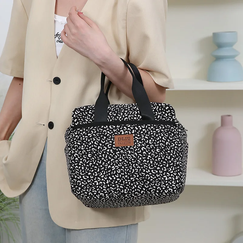 Утолщенная нейлоновая сумка для обедов с внутренним слоем из алюминиевой фольги, большая вместимость, портативная сумка-ланчбокс для работы, пикника, школы
Утолщенная нейлоновая сумка для обедов с внутренним слоем из алюминиевой фольги, большая вместимость, портативная сумка-ланчбокс для работы, пикника, школы