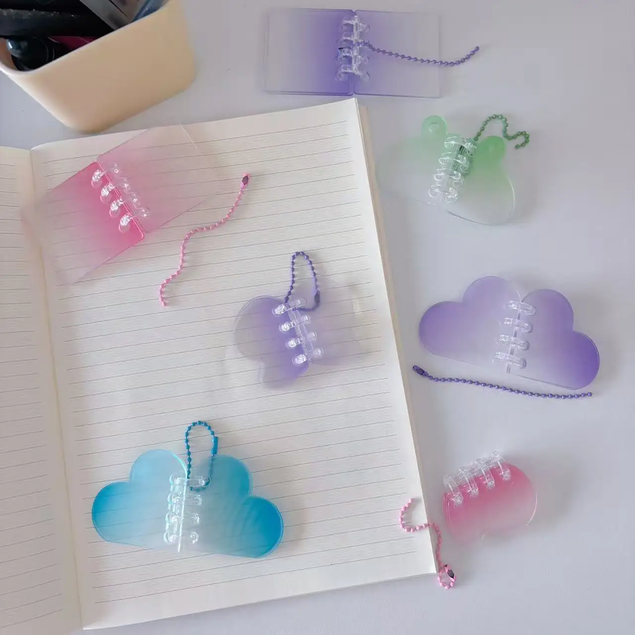 Acrylic Gupan loose leaf book handmade DIY sticker flip book with chain can be hung in school bag stationery bag pendant cute mi
Acrylic Gupan loose leaf book handmade DIY sticker flip book with chain can be hung in school bag stationery bag pendant cute mi