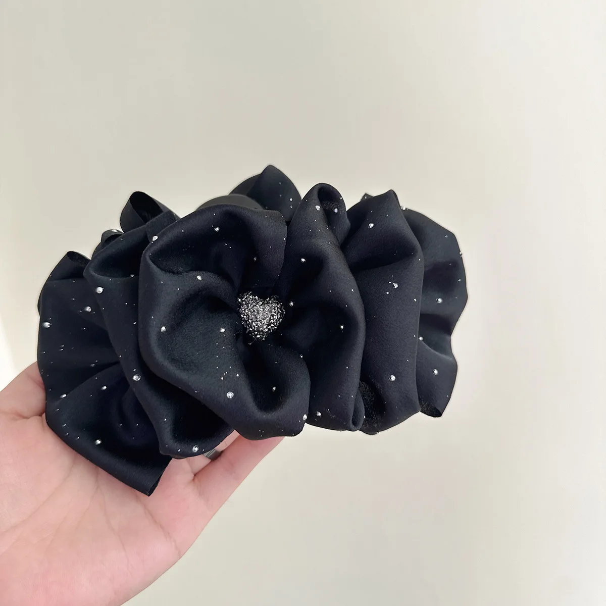 Double Sided Black Bow Hair Barrette Simple Korean Chic Premium Claw Hair Clip For Back Head Daily Wear
Double Sided Black Bow Hair Barrette Simple Korean Chic Premium Claw Hair Clip For Back Head Daily Wear
