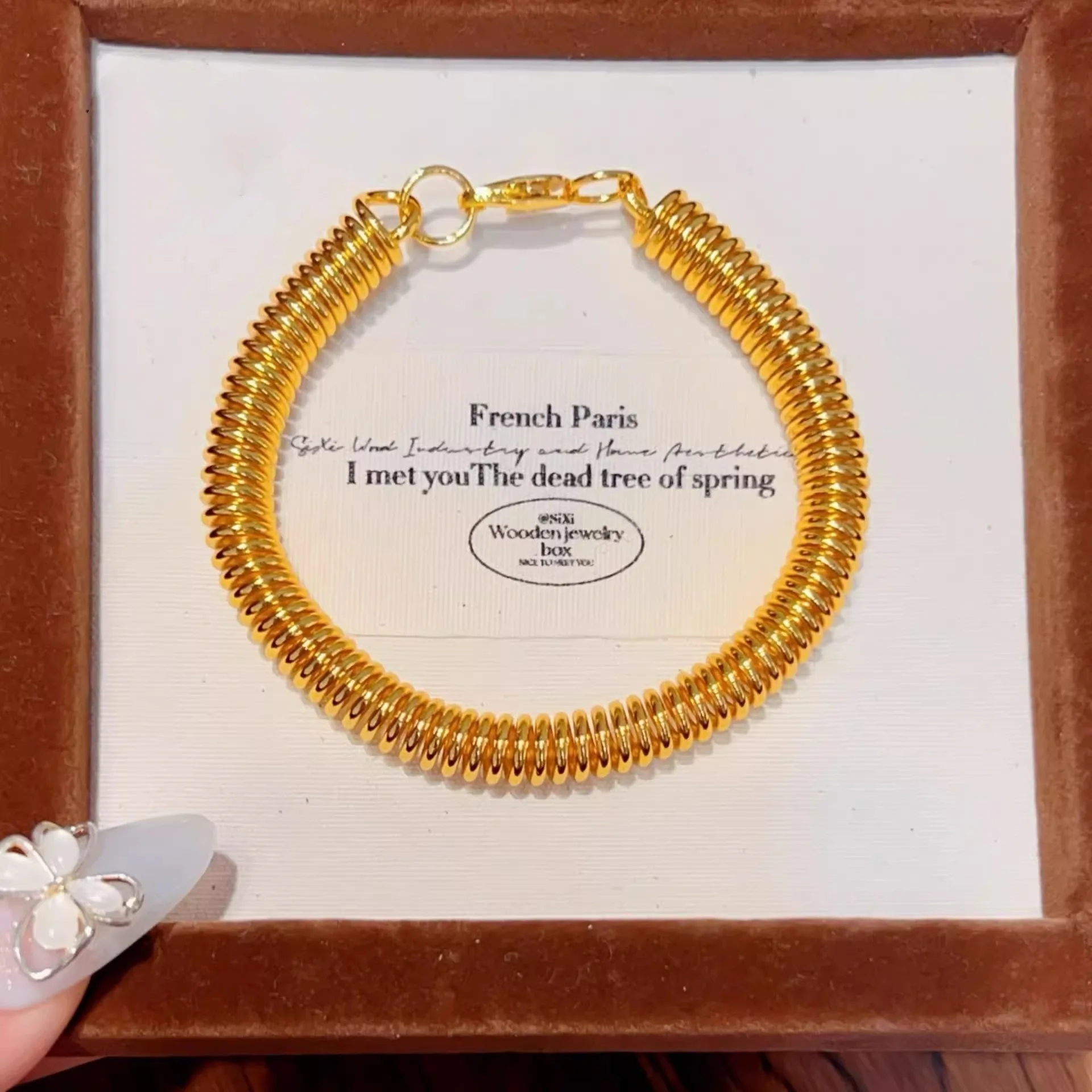 Polished Elastic Ring Bracelet Women 24K Gold, AU999 - Dazzling AU999 Shine, Lively Polished Elastic, Versatile Minimalist Style
Polished Elastic Ring Bracelet Women 24K Gold, AU999 - Dazzling AU999 Shine, Lively Polished Elastic, Versatile Minimalist Style