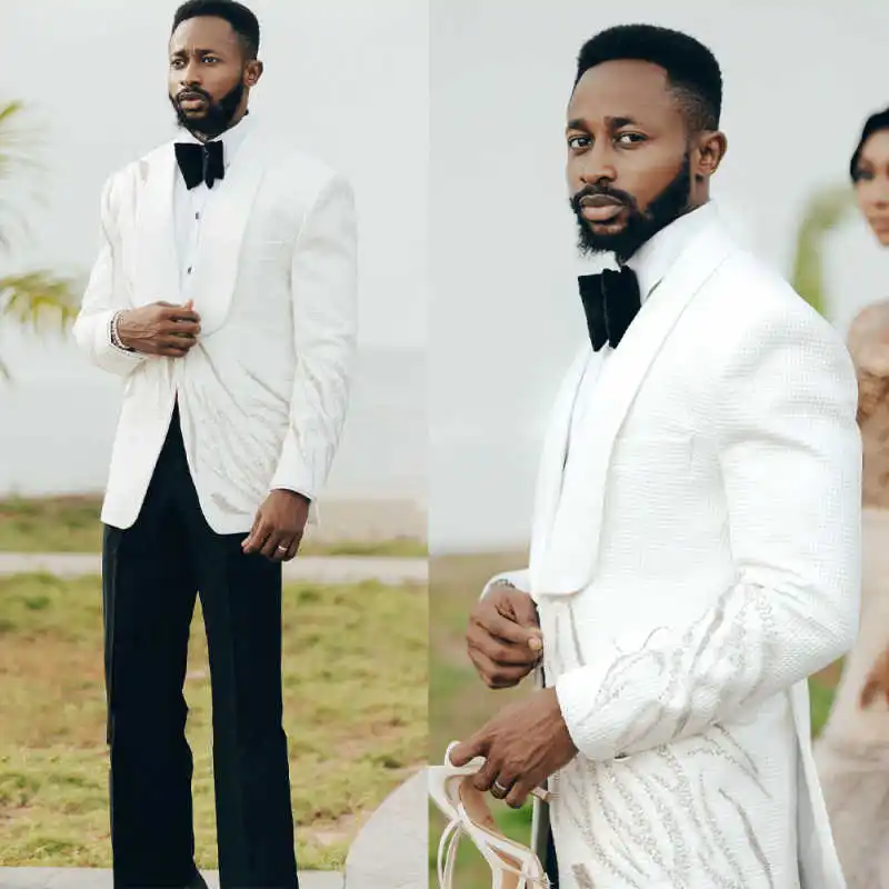 Exquisite Sequined Men Suits Set Vintage Shawl Lapel Tuxedos Wedding Groomsmen One Button Jacket Black Pants 2 Piece Customized
Exquisite Sequined Men Suits Set Vintage Shawl Lapel Tuxedos Wedding Groomsmen One Button Jacket Black Pants 2 Piece Customized
