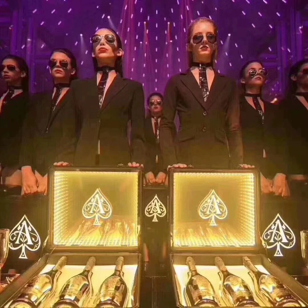 LED Wine Presenter 3 Bottles Rechargeable Ace of Spade Glorifier Box Champagne Bottle Carrier Case For KTV Night Club Party
LED Wine Presenter 3 Bottles Rechargeable Ace of Spade Glorifier Box Champagne Bottle Carrier Case For KTV Night Club Party