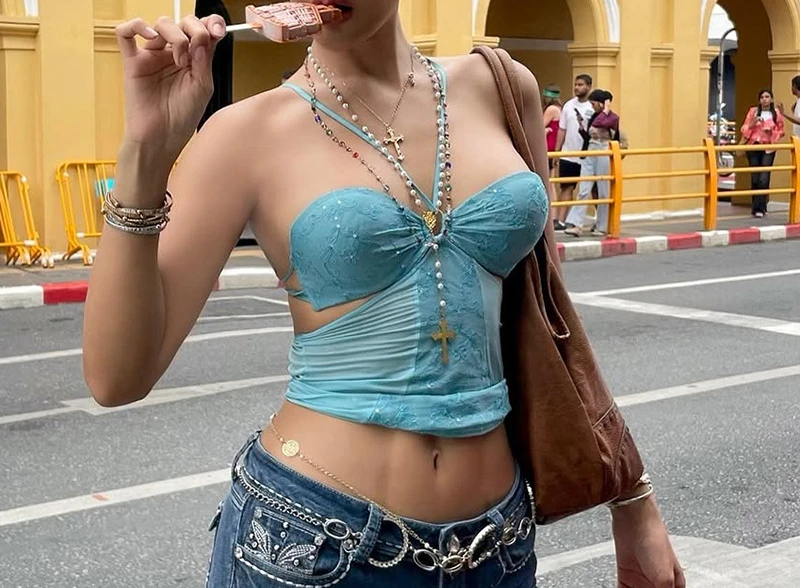 Solid Color Ring Hanging Neck Hollow Strap Top Street Sexy Sleeveless Bareback Wrapped Chest Strap for Women
Solid Color Ring Hanging Neck Hollow Strap Top Street Sexy Sleeveless Bareback Wrapped Chest Strap for Women