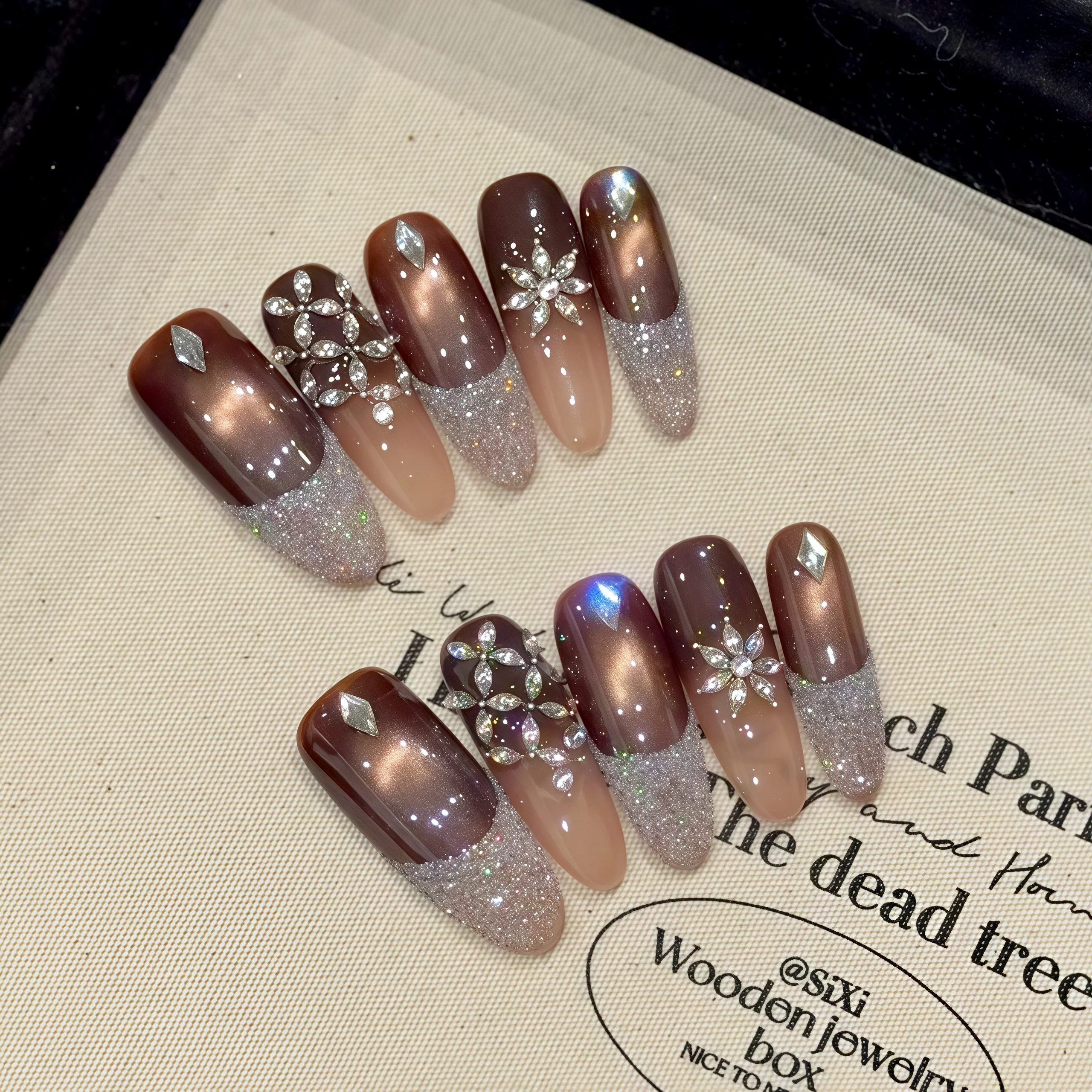 Long Round Handmade Fake Nails European Light Luxury False Nail Tips Oval Press On Nails Crystal Acrylic Nail Stickers Wearable
Long Round Handmade Fake Nails European Light Luxury False Nail Tips Oval Press On Nails Crystal Acrylic Nail Stickers Wearable