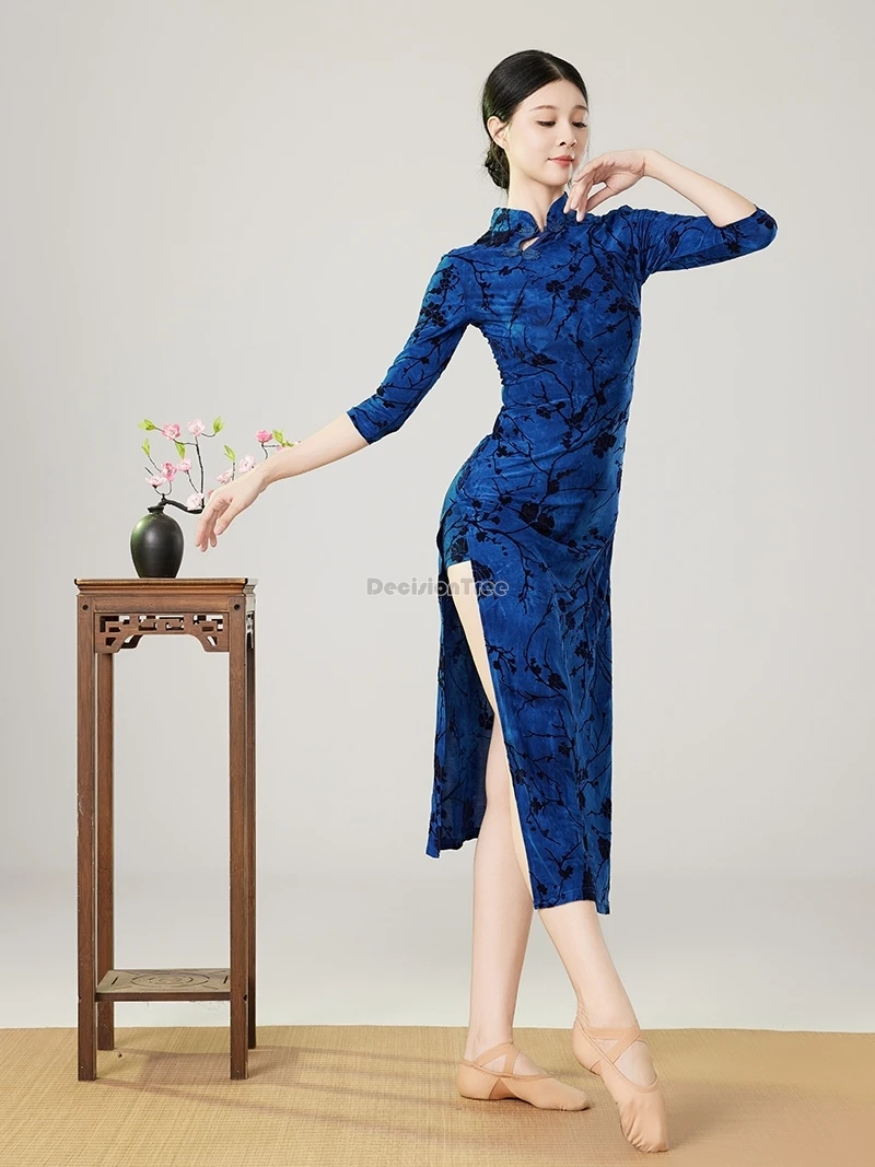 2025 new chinese traditional classical dance costumes ancient-style cheongsam half sleeve stand collar elastic performance qipao
2025 new chinese traditional classical dance costumes ancient-style cheongsam half sleeve stand collar elastic performance qipao
