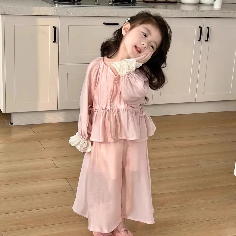 Girls' summer outfit stylish children's long sleeved shirt+thin wide leg pants sweet two-piece set
Girls' summer outfit stylish children's long sleeved shirt+thin wide leg pants sweet two-piece set