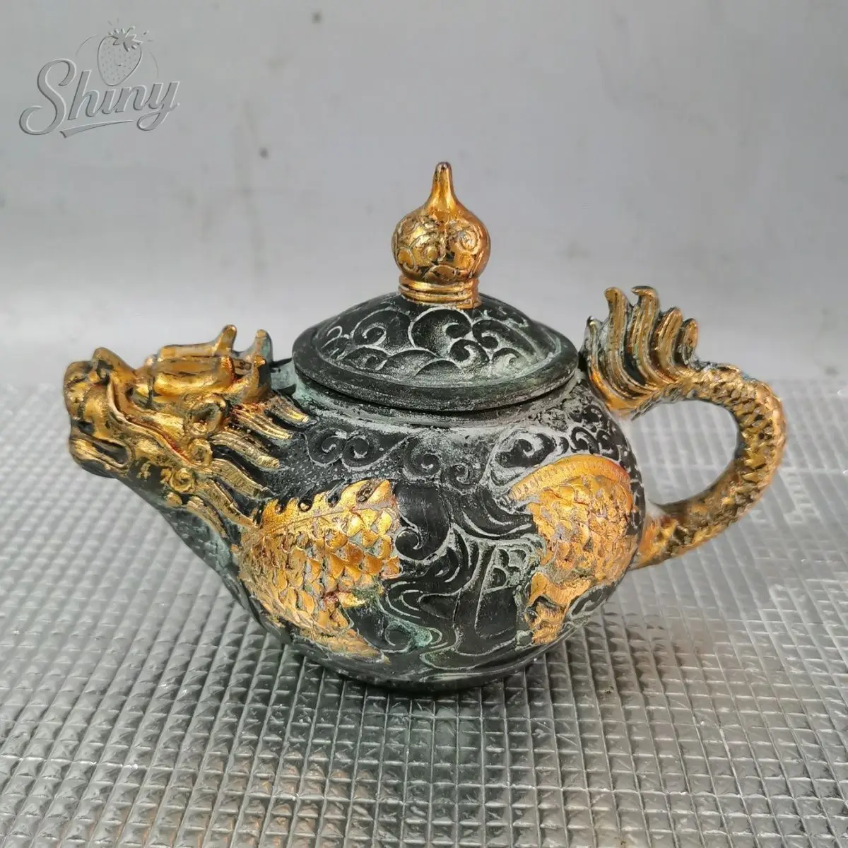 Antique Gilded Dragon Statue Teapot, Retro Copper Alloys Ornament Decanter Bar Cabinet Table Top Decoration Gift Home Decor
Antique Gilded Dragon Statue Teapot, Retro Copper Alloys Ornament Decanter Bar Cabinet Table Top Decoration Gift Home Decor