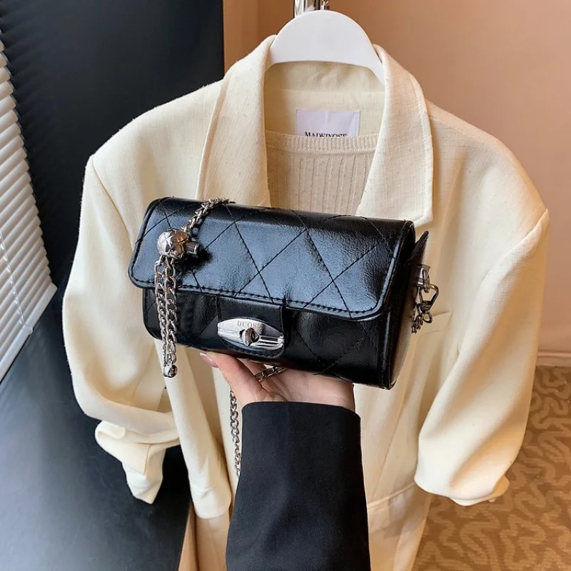 Unique Designer Messenger Bag For Business Women Commuter With Crossbody Strap And Minimalist Solid Color
Unique Designer Messenger Bag For Business Women Commuter With Crossbody Strap And Minimalist Solid Color