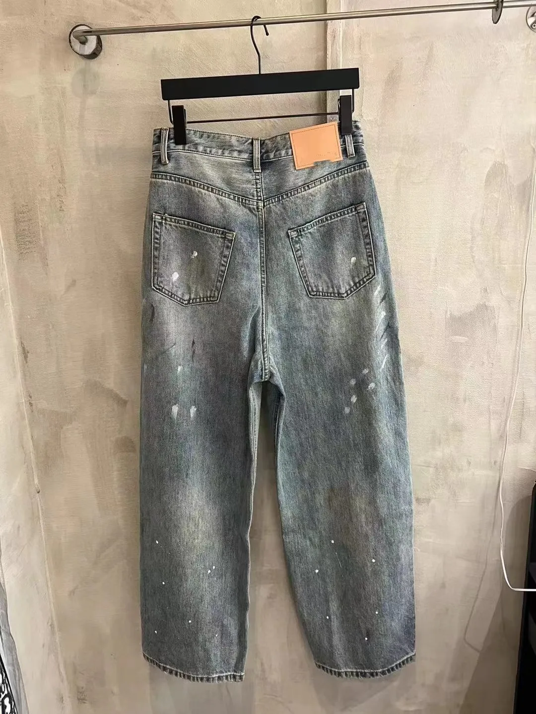 Ретро-джинсы в американском стиле с эффектом грязевого окрашивания, широкие брюки в пол, молодежные, модные, износостойкие, прямого кроя, для повседневной носки
Ретро-джинсы в американском стиле с эффектом грязевого окрашивания, широкие брюки в пол, молодежные, модные, износостойкие, прямого кроя, для повседневной носки