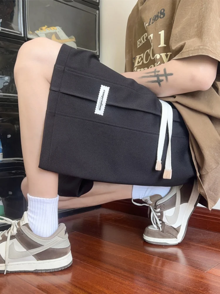 Летние спортивные шорты для мужчин: тонкие, свободного кроя, баскетбольные, молодежные, в американском стиле, повседневные, дышащие, легкие, для подростков, пятикарманные.
Летние спортивные шорты для мужчин: тонкие, свободного кроя, баскетбольные, молодежные, в американском стиле, повседневные, дышащие, легкие, для подростков, пятикарманные.