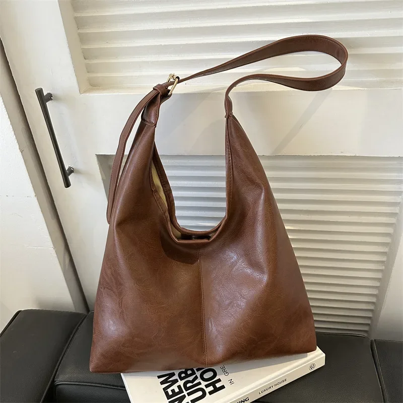 Large capacity fashion simple temperament retro shoulder bag versatile underarm tote bag
Large capacity fashion simple temperament retro shoulder bag versatile underarm tote bag