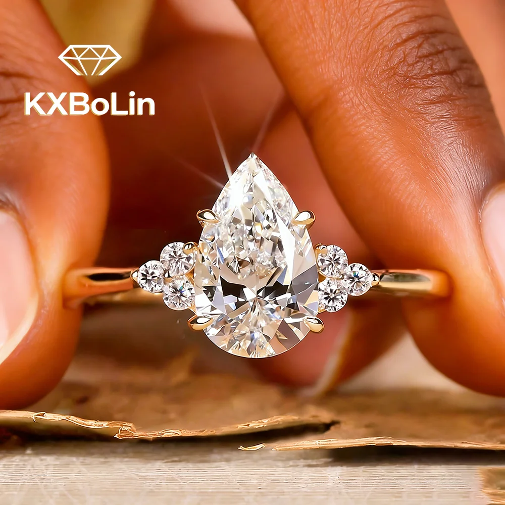 Кольцо для предложения руки и сердца с муассанитом 4 карата в форме капли, для женщин, 100% серебро S925, грушевидная огранка, обручальное кольцо с сертификатом
Кольцо для предложения руки и сердца с муассанитом 4 карата в форме капли, для женщин, 100% серебро S925, грушевидная огранка, обручальное кольцо с сертификатом