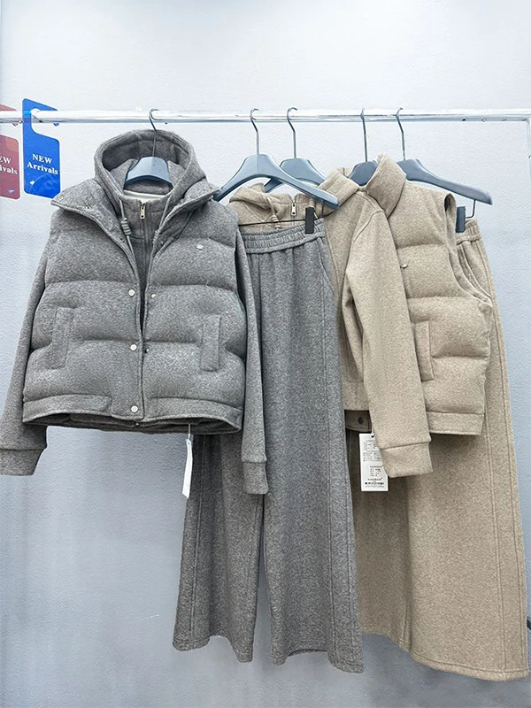 Fashionable Fleece Lined Thickened Women's Set Winter New Style High Waist Wide Leg Pants Hoodie Tank Top Three Piece Set
Fashionable Fleece Lined Thickened Women's Set Winter New Style High Waist Wide Leg Pants Hoodie Tank Top Three Piece Set
