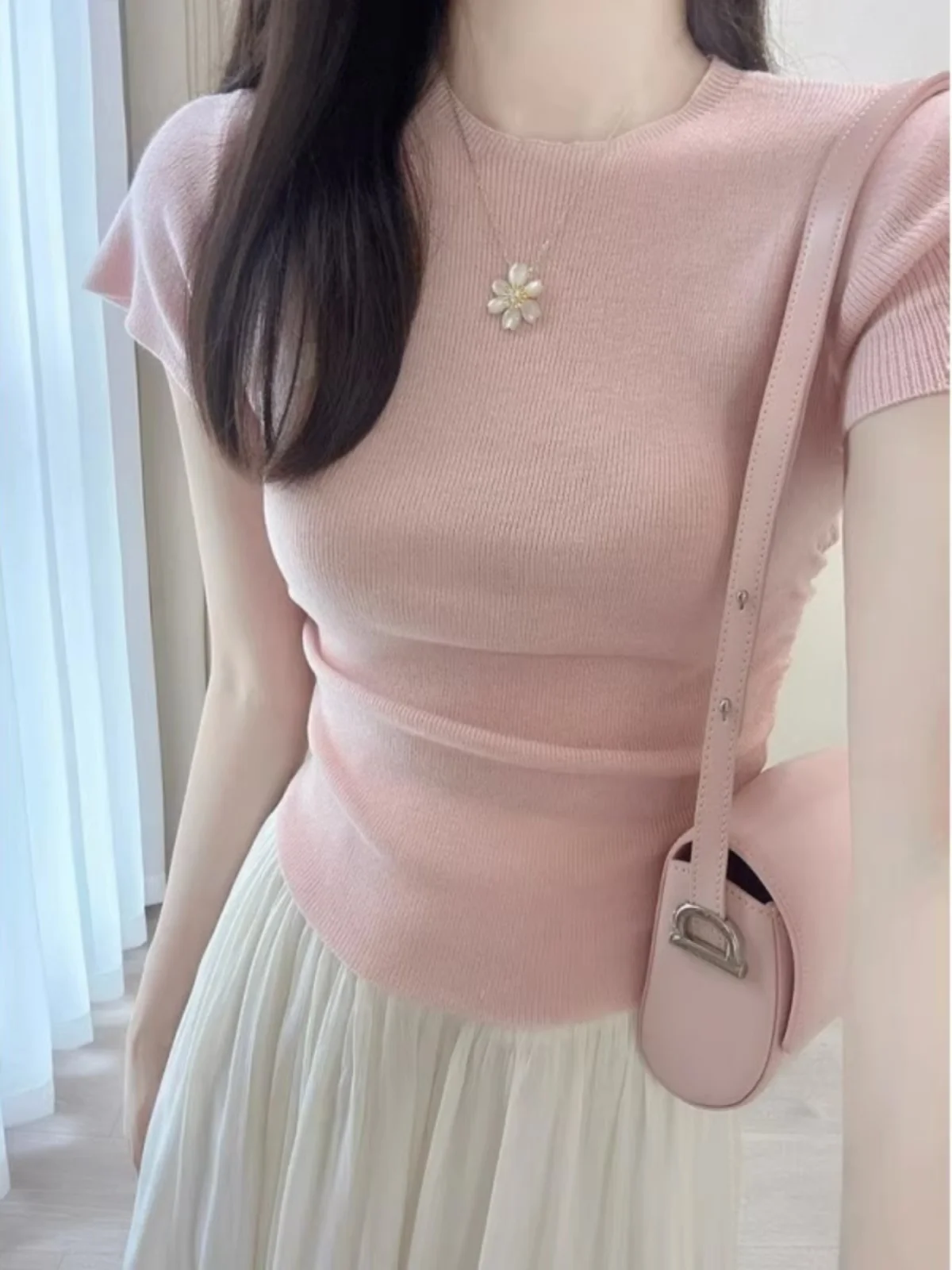Pink Ice Silk Short Sleeve Knitted T-Shirt Women's Slim Fit Fashionable Versatile Body Shaping Waist Cinching Top for Summer
Pink Ice Silk Short Sleeve Knitted T-Shirt Women's Slim Fit Fashionable Versatile Body Shaping Waist Cinching Top for Summer