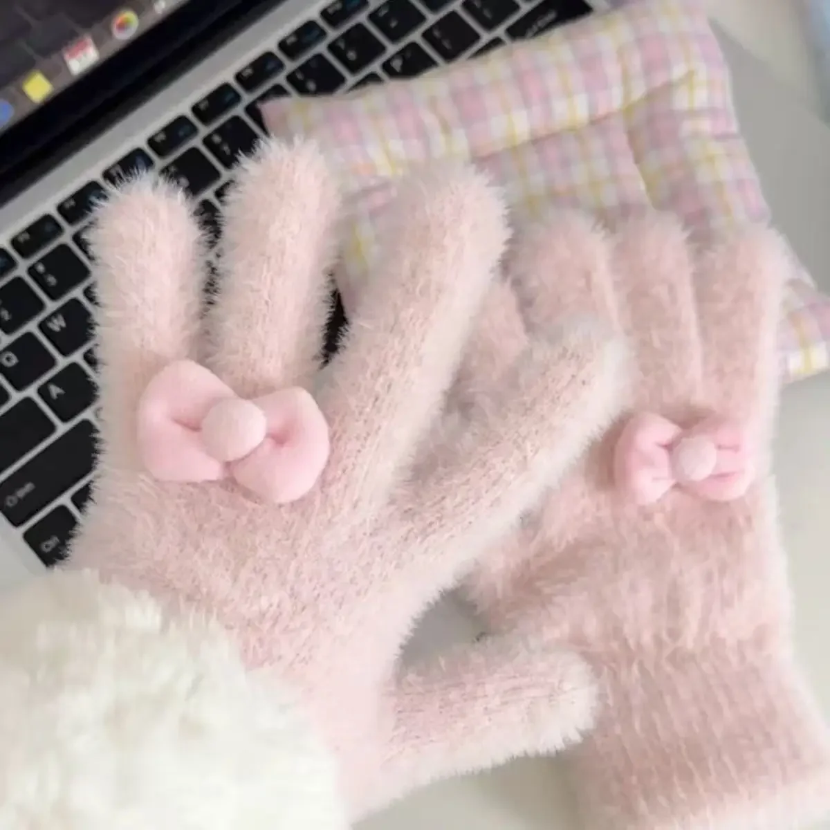 Plush Cute Butterfly Knot Knitted Gloves for Women in Winter Anti Freeze Cycling Warmth Gloves
Plush Cute Butterfly Knot Knitted Gloves for Women in Winter Anti Freeze Cycling Warmth Gloves