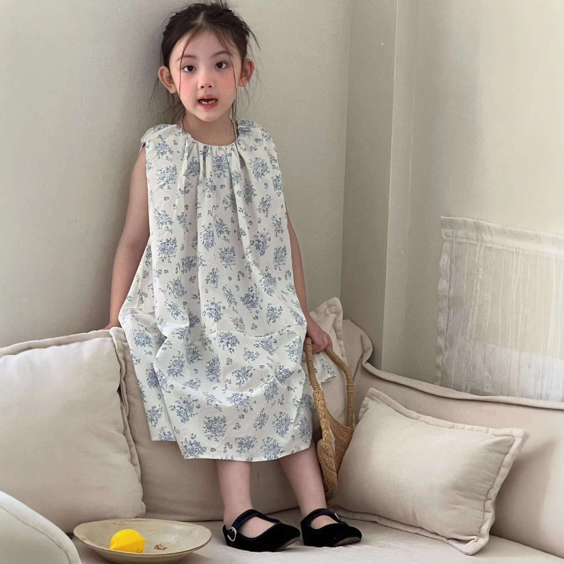 Girls Dress 2026 Spring Summer New Korean Version Blue Floral Sleeveless Vest Dress Simple and Versatile Temperament Wear
Girls Dress 2026 Spring Summer New Korean Version Blue Floral Sleeveless Vest Dress Simple and Versatile Temperament Wear