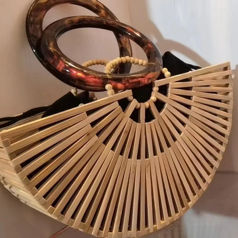 Fashion Acrylic Round Handle Handbag Summer Handmade Wooden Women's Hollow Out Beach Bag Luxury Beach Travel Straw Bag 2023
Fashion Acrylic Round Handle Handbag Summer Handmade Wooden Women's Hollow Out Beach Bag Luxury Beach Travel Straw Bag 2023