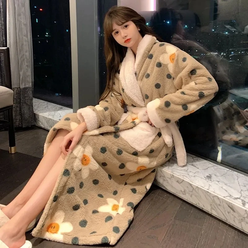 Winter New Kimono Robe Women's Coral Velvet Thickened Bathrobe Extra Long Female Flannel Dressing Gown Loose Home Clothes
Winter New Kimono Robe Women's Coral Velvet Thickened Bathrobe Extra Long Female Flannel Dressing Gown Loose Home Clothes